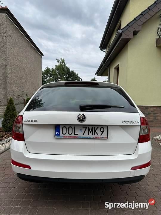 Biały Używany 2015 Skoda Octavia Kombi | 38 000 zł (Uczciwa cena) - Obraz 1/4