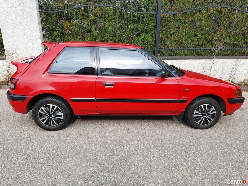 Używany Mazda 323 1990 Czerwony Hatchback