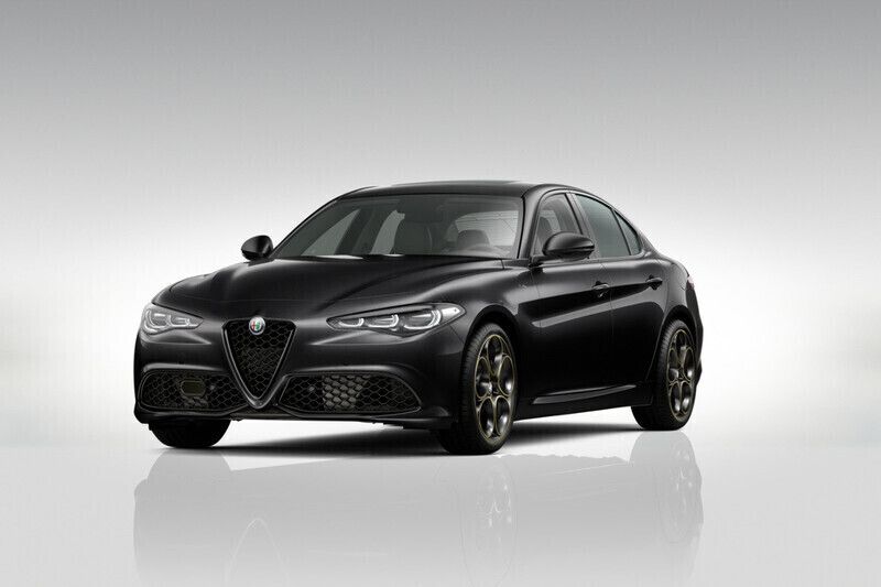 Lakier metalizowany czarny volcano black Nowe 2025 Alfa Romeo Giulia Sedan/Limuzyna | 232 220 zł (Uczciwa cena) - Obraz 1/3