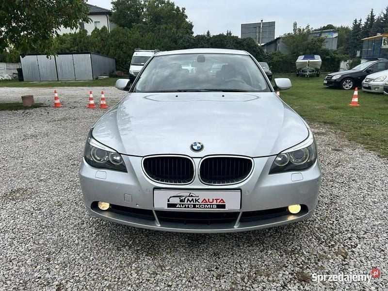 Srebrny (metalik) Używany 2004 BMW 520 Sedan/Limuzyna | 21 900 zł (Dość drogi) - Obraz 1/4