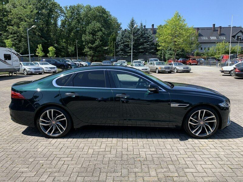 Używany Jaguar XF 204 KM (150 kW) 2022 Zielony Sedan/Limuzyna