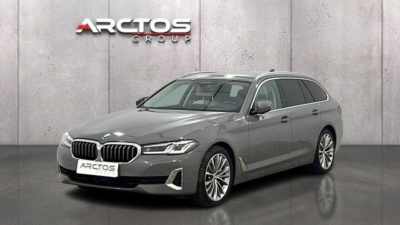 Szary Używany 2021 BMW 530 Luxury Line Kombi | 209 900 zł (Uczciwa cena) - Obraz 1/4