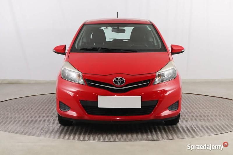 Czerwony Używany 2013 Toyota Yaris Hatchback | 17 999 zł (Dobra cena) - Obraz 1/4