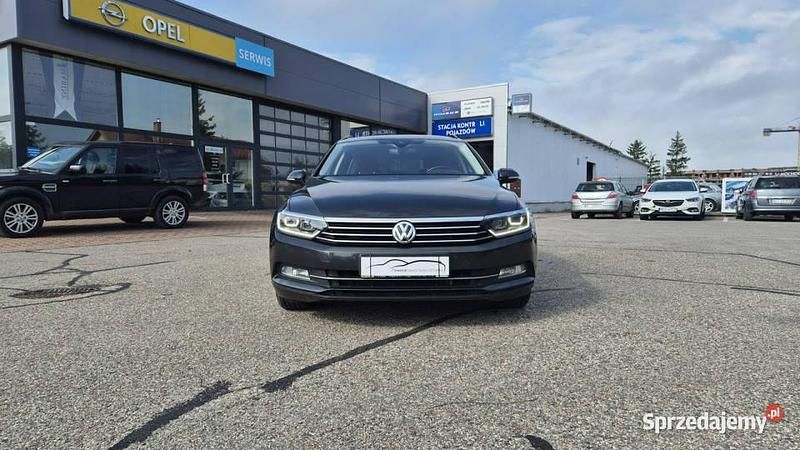 Szary (metalik) Używany 2018 VW Passat Kombi | 56 900 zł (Super Cena) - Obraz 1/4