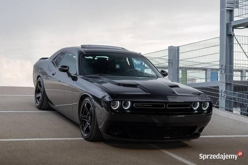 Czarny Używany 2016 Dodge Challenger SXT Coupe | 80 500 zł (Drogi) - Obraz 1/4