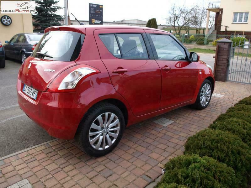 Używany Suzuki Swift Comfort 90 KM (66 kW) 2013 Czerwony ciemny (metalik) Hatchback