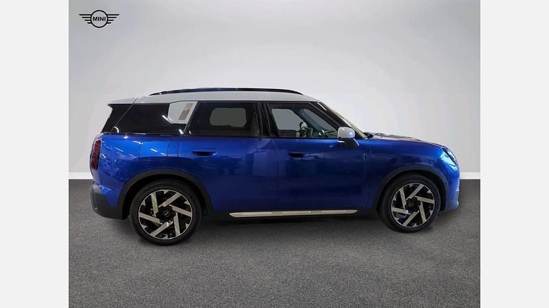 Używany Mini Countryman 150 kW (204 KM) 2024 Blazing blue metalizowany SUV