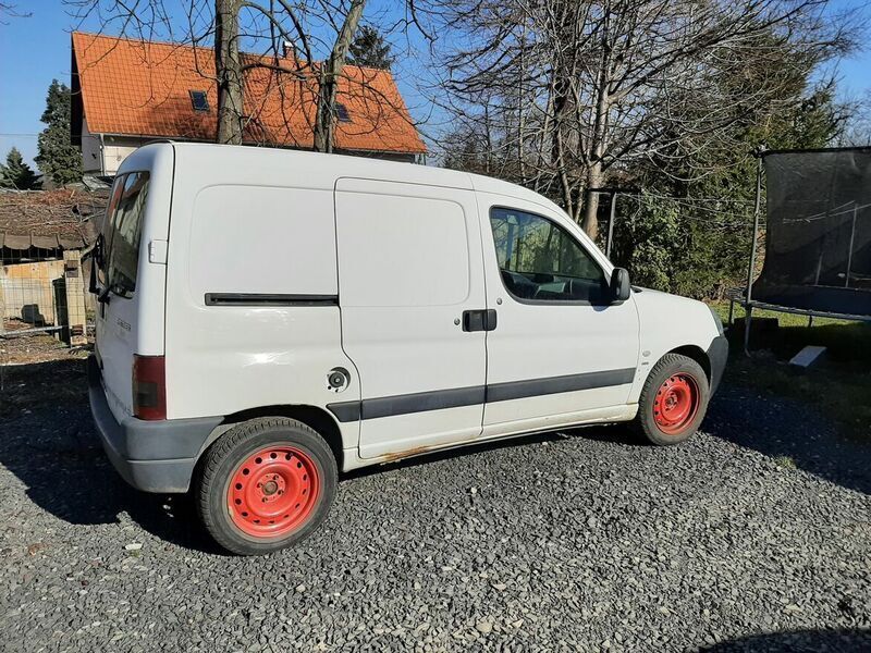 Biały Używany 2005 Peugeot Partner Minivan | 5500 zł - Obraz 1/4