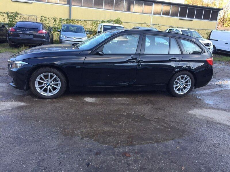 Czarny (metalik) Używany 2016 BMW 320 Sedan/Limuzyna | 44 900 zł - Obraz 1/4