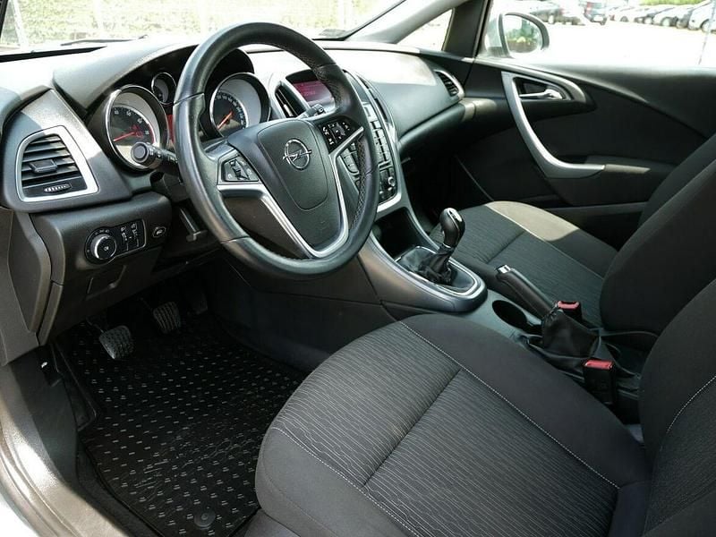 Używany Opel Astra Enjoy 100 KM (73 kW) 2014 Szary Kombi