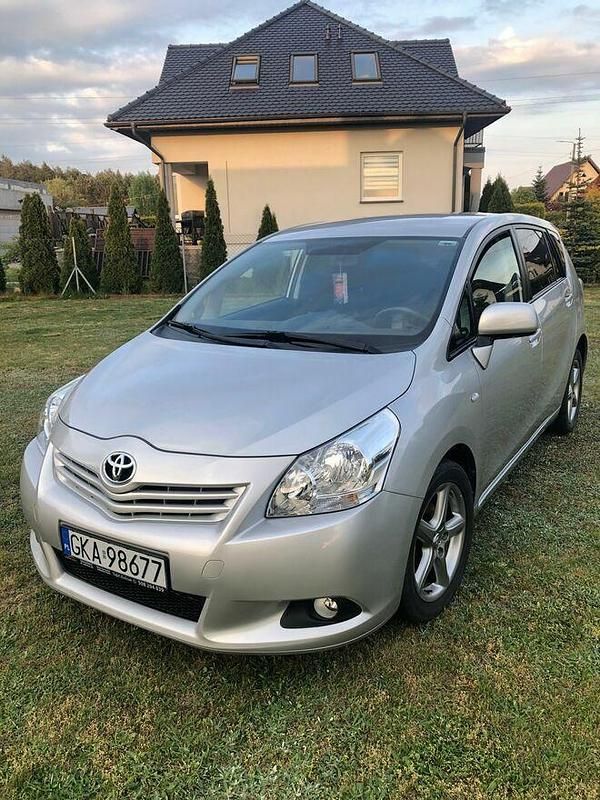 Używany Toyota Verso 147 KM (108 kW) 2009 Srebrny Minivan