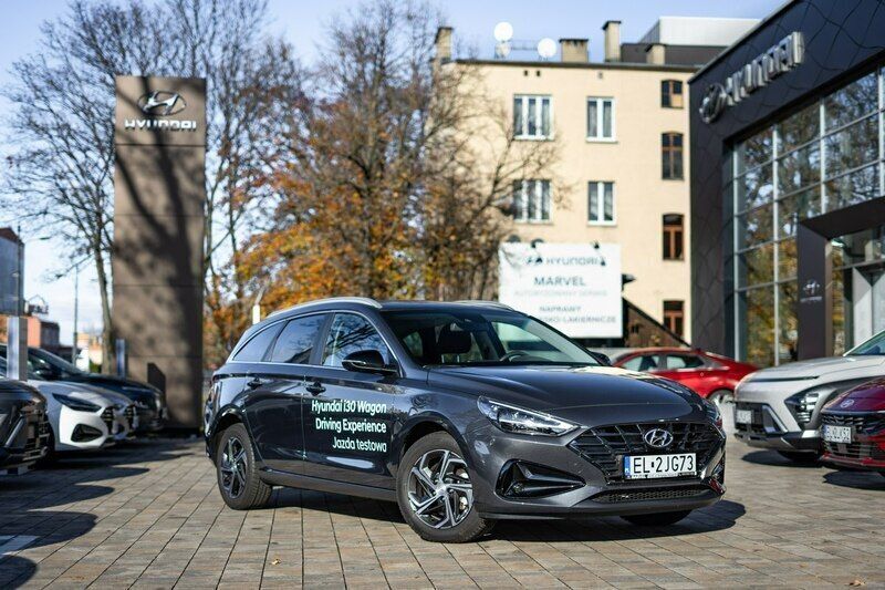 Srebrny (metalik) Używany 2023 Hyundai i30 Kombi | 82 900 zł (Dość drogi) - Obraz 1/4