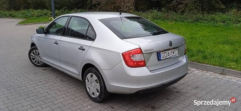 Srebrny Używany 2014 Skoda Rapid Hatchback | 8900 zł (Uczciwa cena) - Obraz 1/4