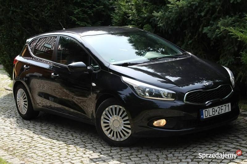 Czarny Używany 2013 Kia Ceed Hatchback | 28 900 zł (Uczciwa cena) - Obraz 1/4