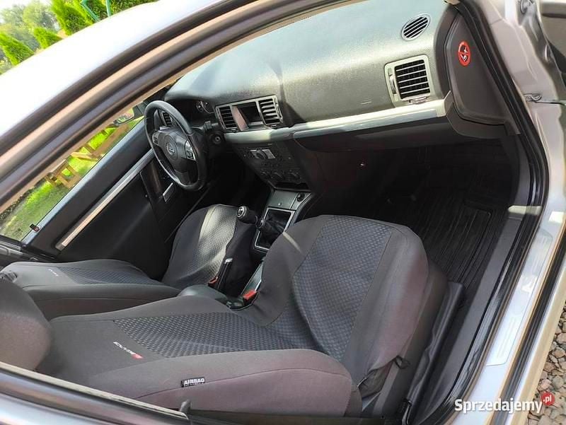 Srebrny Używany 2006 Opel Vectra Hatchback | 12 500 zł (Drogi) - Obraz 1/4