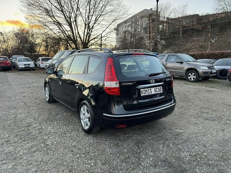 Używany Hyundai i30 109 KM (80 kW) 2010 Czarny Kombi