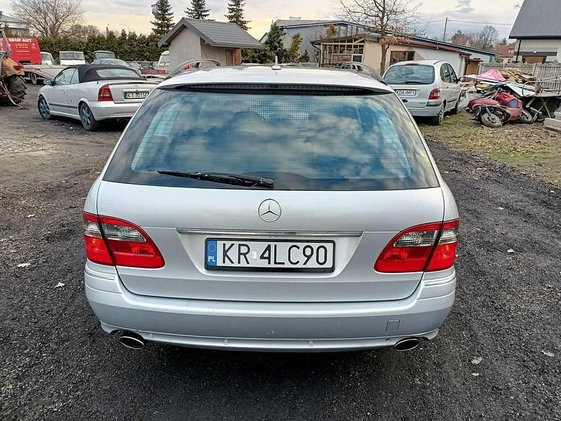 Używany Mercedes E320 224 KM (164 kW) 2007 Srebrny Kombi
