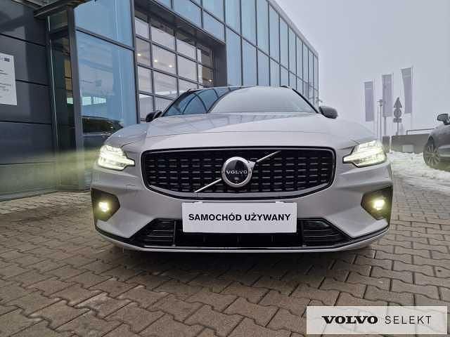 Używany Volvo V60 197 KM (144 kW) 2025 Srebrny Kombi