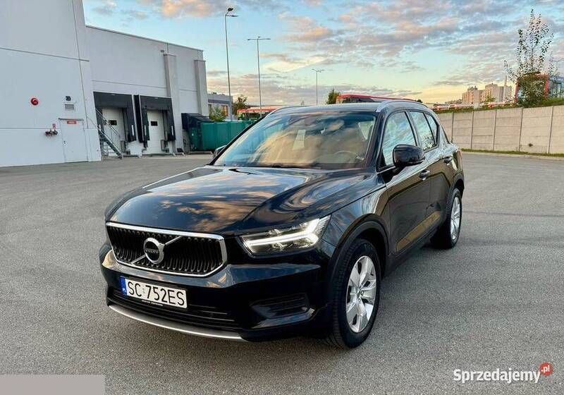 Czarny Używany 2019 Volvo XC40 Momentum SUV | 103 900 zł (Super Cena) - Obraz 1/4
