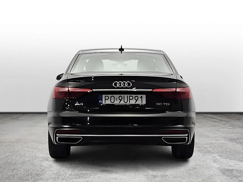 Używany Audi A4 136 KM (100 kW) 2021 Czarny Sedan/Limuzyna