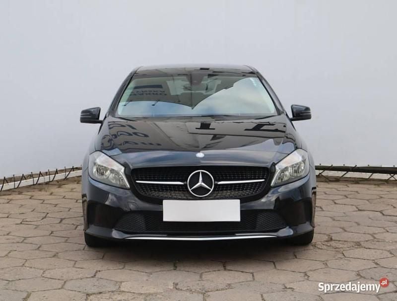 Czarny Używany 2016 Mercedes A160 Hatchback | 48 999 zł (Uczciwa cena) - Obraz 1/4