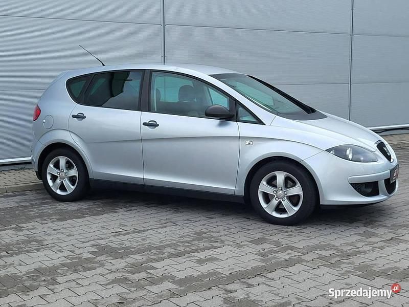 Srebrny (metalik) Używany 2006 Seat Altea Minivan | 9900 zł (Uczciwa cena) - Obraz 1/4