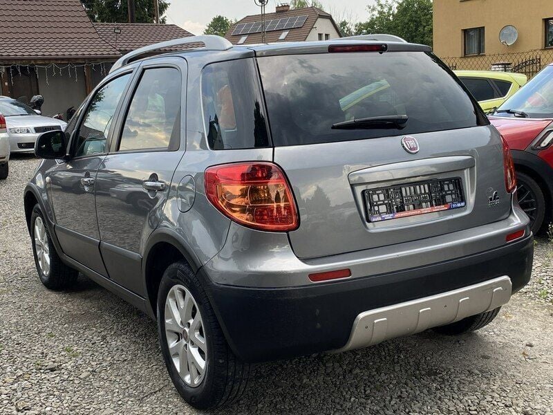 Używany Fiat Sedici 120 KM (88 kW) 2011 Szary (metalik, perła) SUV