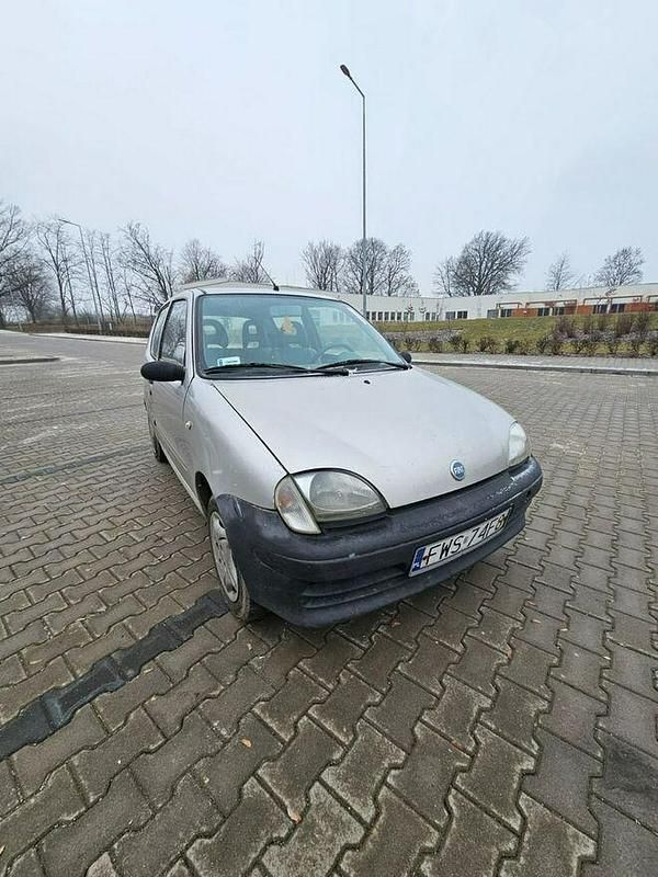 Używany Fiat Seicento 2004 Srebrny Hatchback