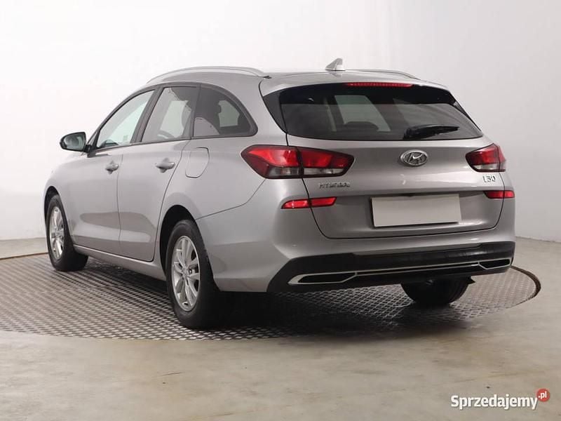 Używany Hyundai i30 120 KM (88 kW) 2022 Srebrny Kombi