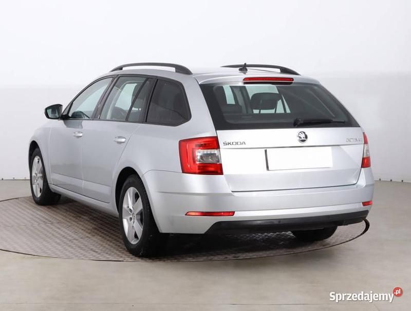 Używany Skoda Octavia 2018 Srebrny Kombi