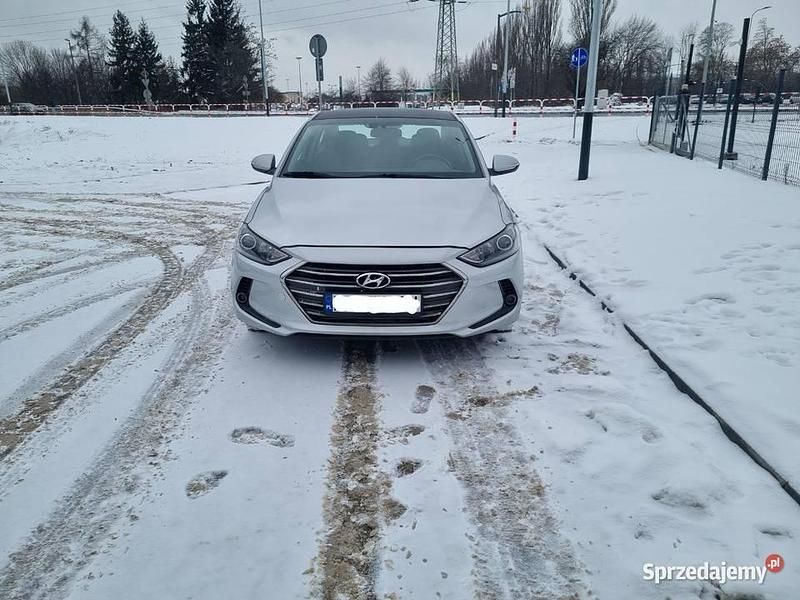 Używany Hyundai Elantra 2017 Srebrny Sedan/Limuzyna