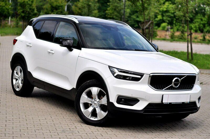Biały (metalik, perła) Używany 2018 Volvo XC40 SUV | 89 900 zł (Uczciwa cena) - Obraz 1/4