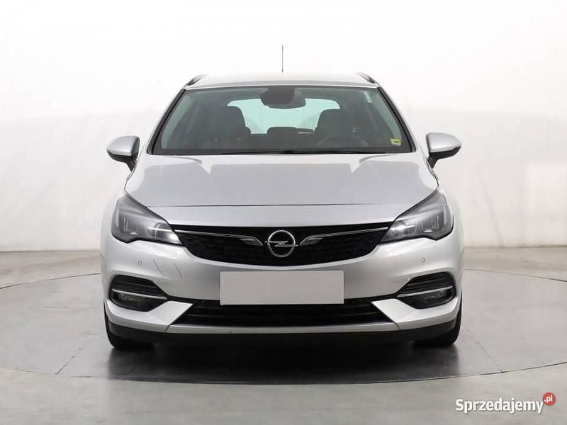 Srebrny Używany 2020 Opel Astra Kombi | 39 999 zł (Uczciwa cena) - Obraz 1/4