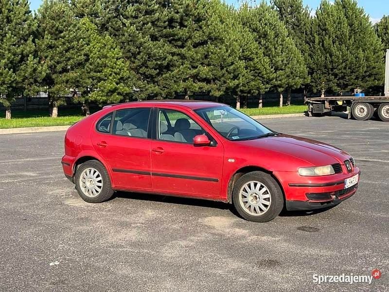 Wiśniowy Używany 2002 Seat Leon Hatchback | 3900 zł (Dobra cena) - Obraz 1/4