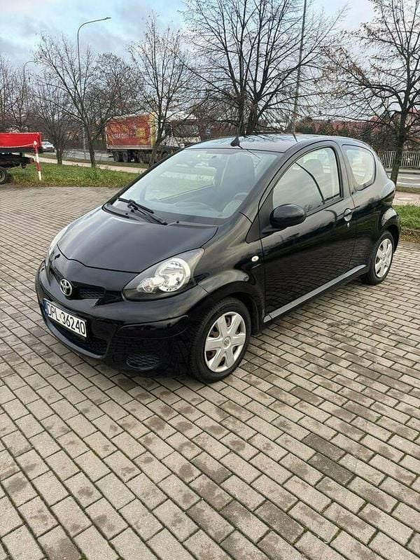 Używany Toyota Aygo 68 KM (50 kW) 2009 Czarny Hatchback