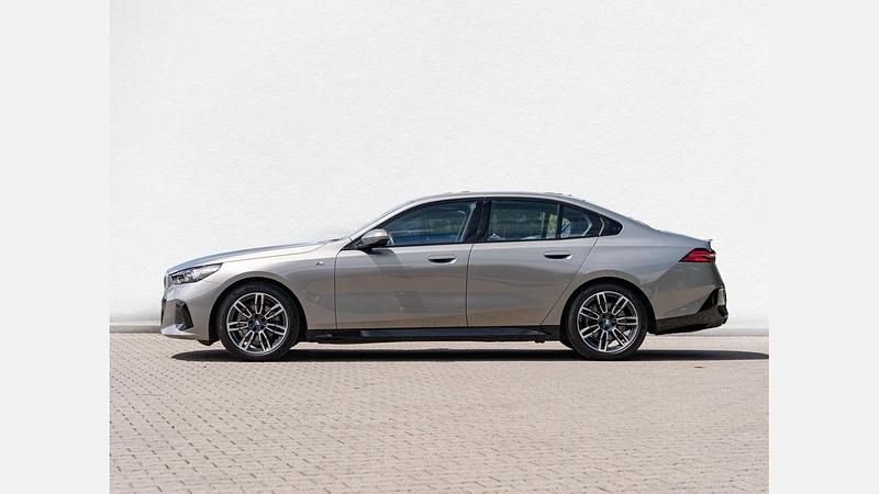 Używany BMW 520 Comfort Edition 197 KM (144 kW) 2024 Szary oxide metalizowany Sedan/Limuzyna