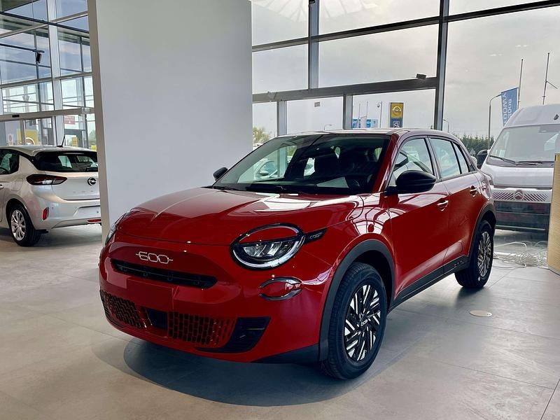 Nowe Fiat 600 Pop 110 KM (80 kW) 2025 Lakier pastelowy czerwony passione SUV