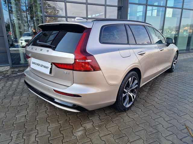 Używany Volvo V60 197 KM (144 kW) 2025 Szary Kombi