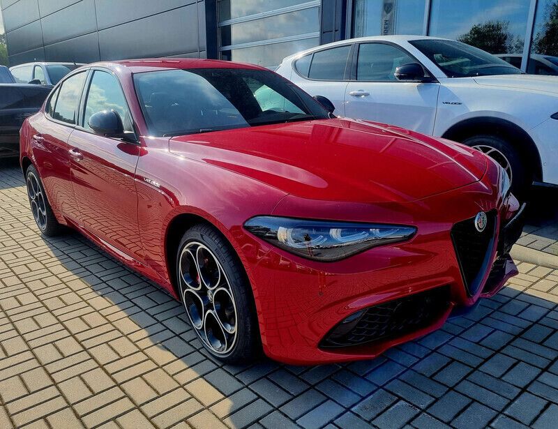 Lakier pastelowy alfa red Nowe 2024 Alfa Romeo Giulia Veloce Sedan/Limuzyna | 227 200 zł (Uczciwa cena) - Obraz 1/3