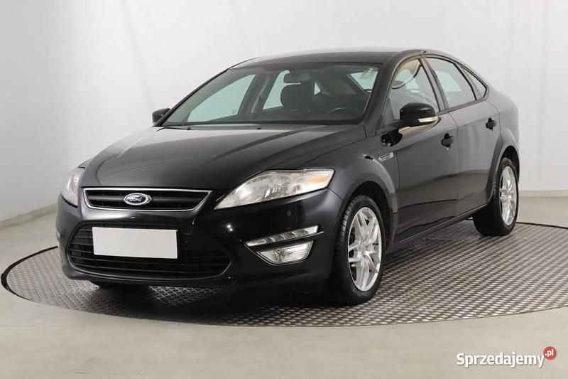 Używany Ford Mondeo 2014 Czarny Hatchback