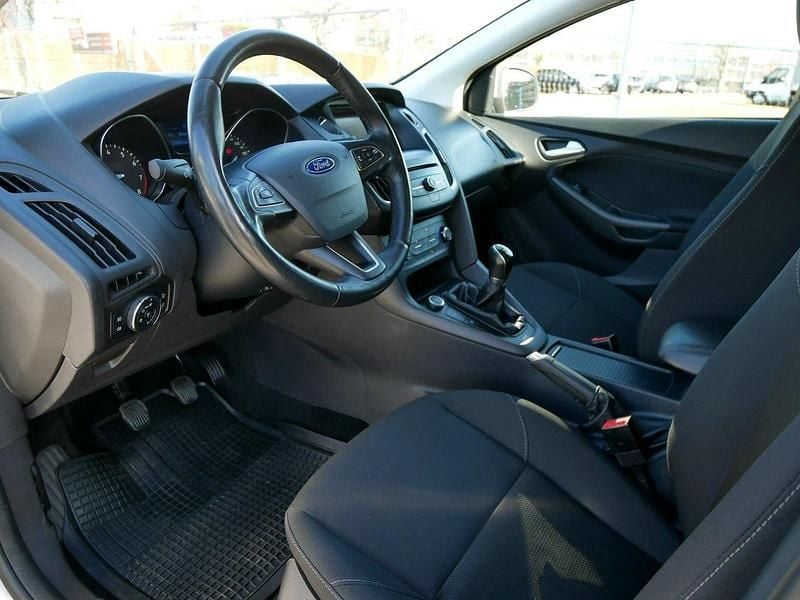 Używany Ford Focus 100 KM (73 kW) 2015 Srebrny Kombi