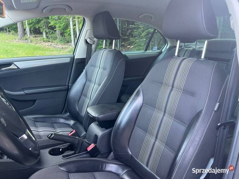 Używany VW Jetta Match 2013 Srebrny Sedan/Limuzyna