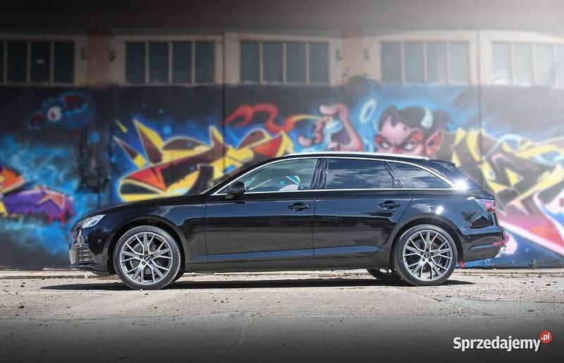 Używany Audi A4 Advanced 2019 Czarny Kombi