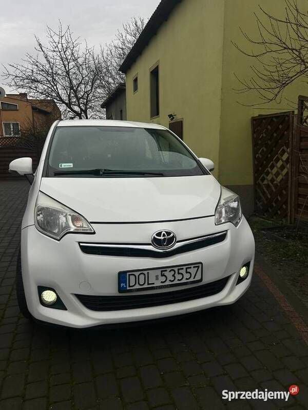 Używany Toyota Verso-S 2011 Minivan