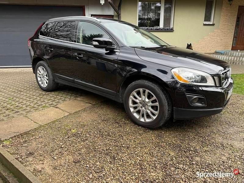 Czarny Używany 2009 Volvo XC60 Summum SUV | 49 999 zł (Dość drogi) - Obraz 1/4