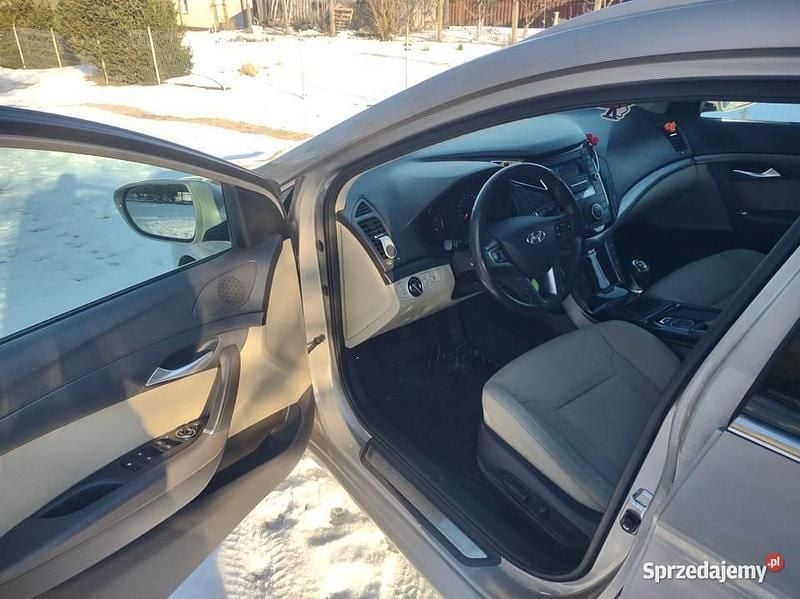 Używany Hyundai i40 2017 Beżowy Sedan/Limuzyna