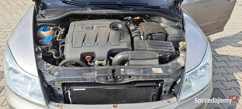 Beżowy Używany 2010 Skoda Octavia Kombi | 14 900 zł (Uczciwa cena) - Obraz 1/4