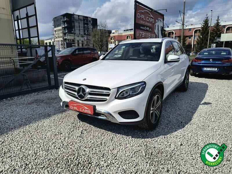 Biały Używany 2018 Mercedes GLC250 SUV | 106 900 zł - Obraz 1/4