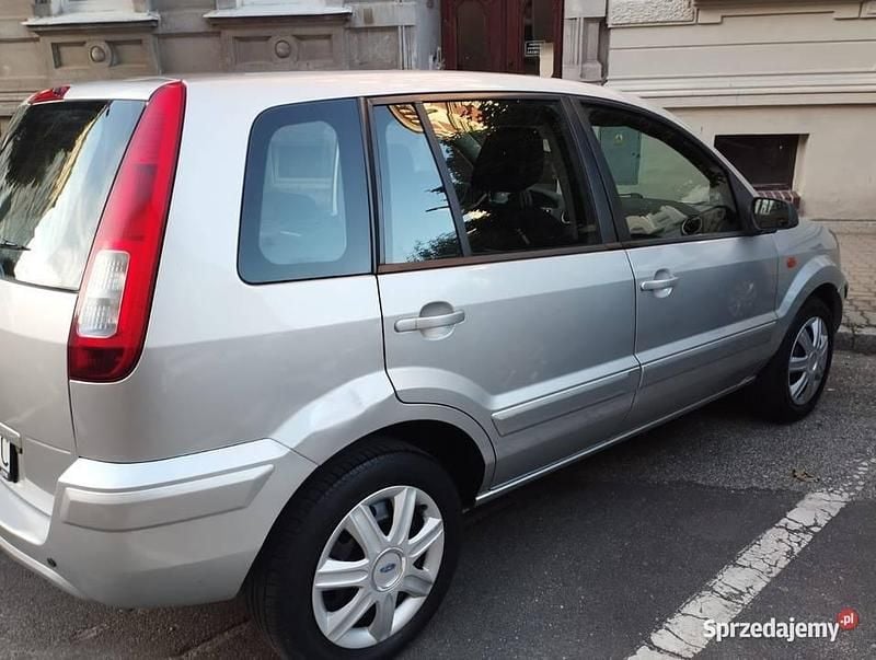 Używany Ford Fusion 2009 Srebrny Sedan/Limuzyna