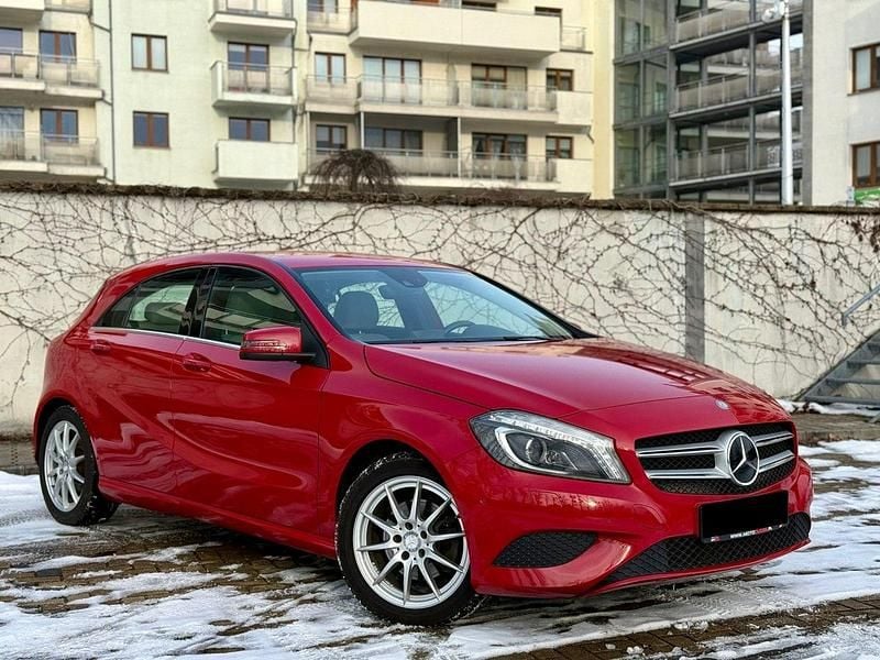 Używany Mercedes A200 136 KM (100 kW) 2014 Czerwony Hatchback